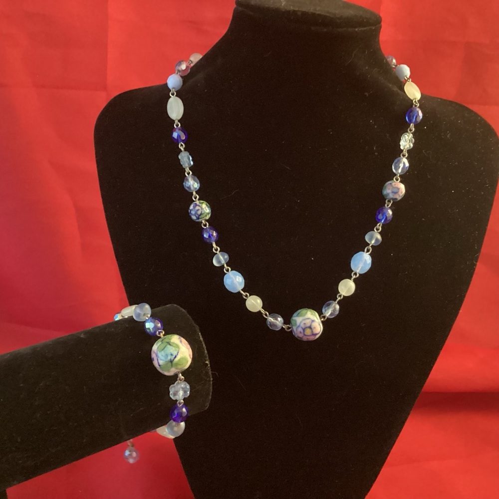 Momento blue and flower painted beaded necklace and bracelet set